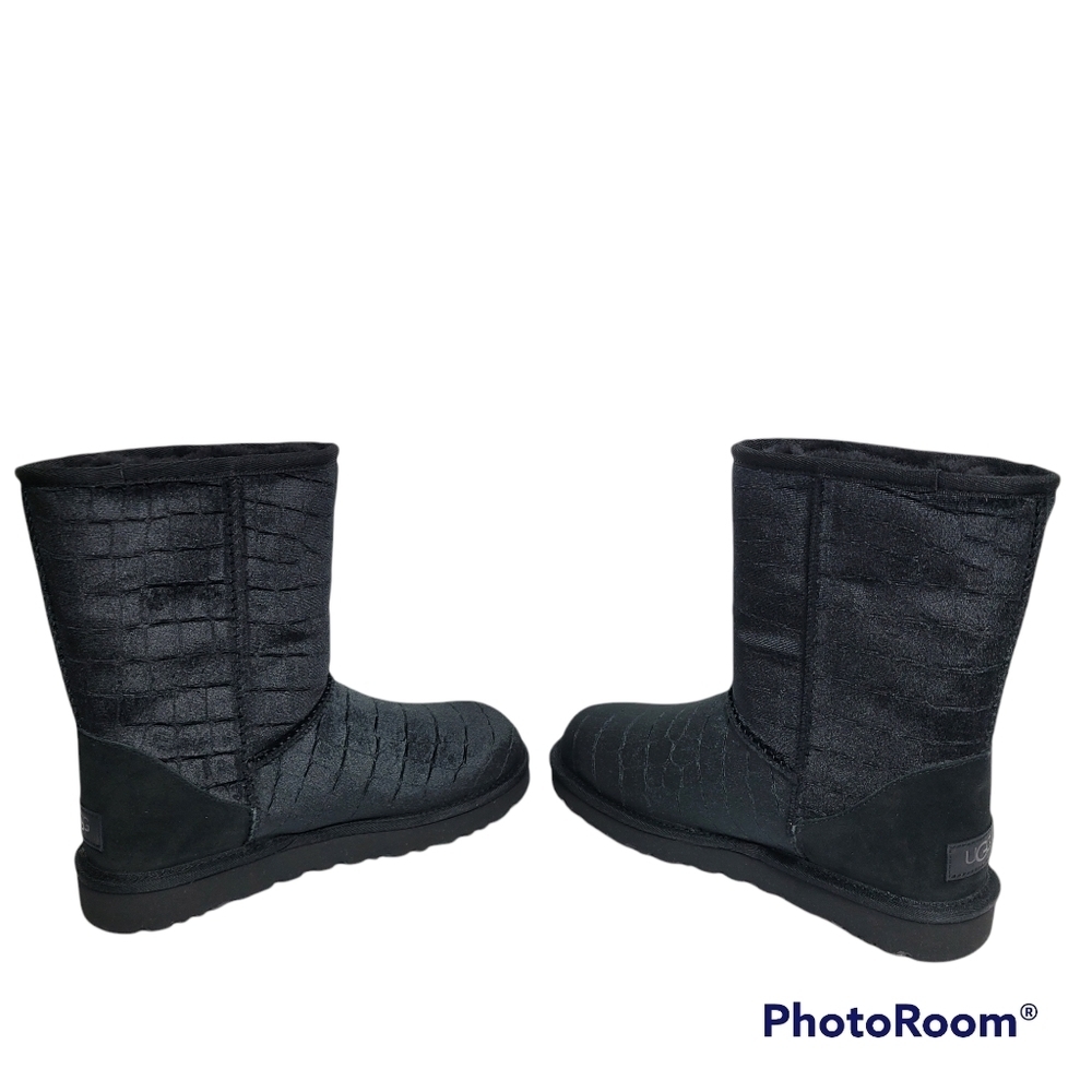 UGG Classic Short II Croc‎ Velvet Boots SIZE 6